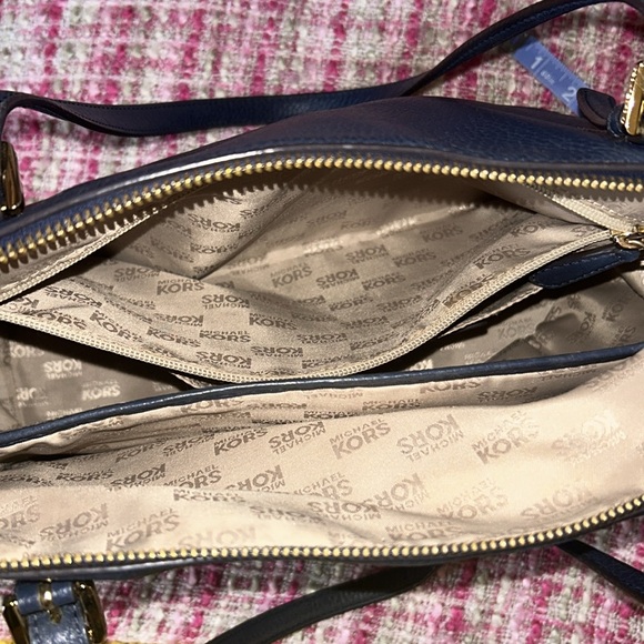 Michael Kors Navy Blue Jet Set Pebbled Leather Tote Bag - Picture 12 of 16